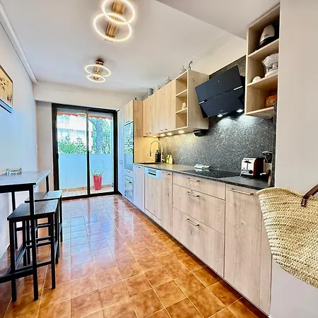 Standing - Piscine - Vue Апартаменти *