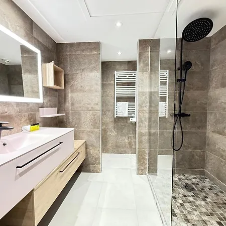 Standing - Piscine - Vue Апартаменти Антіб