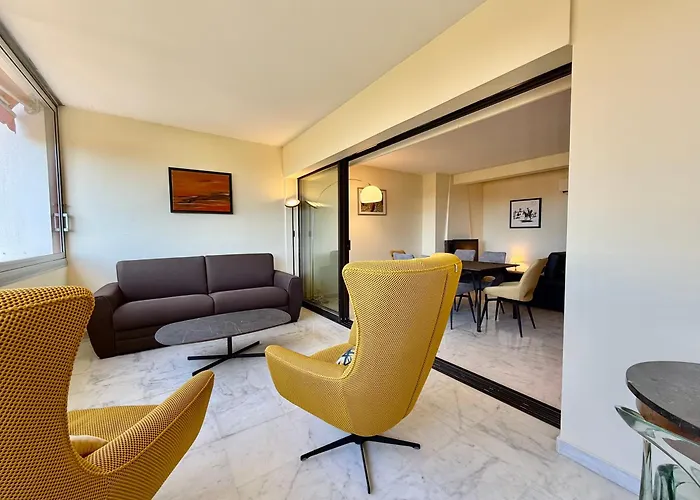 Résidence Standing - Piscine - Vue Antibes