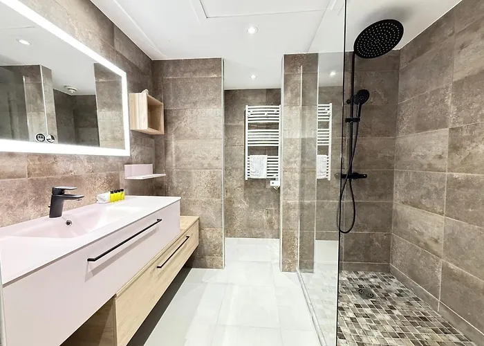 Résidence Standing - Piscine - Vue Apartamento Antibes