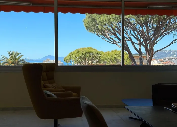 Résidence Standing - Piscine - Vue *