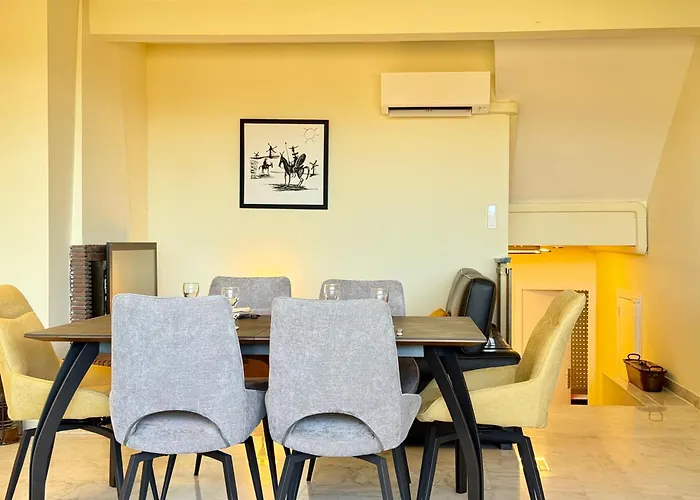 Résidence Standing - Piscine - Vue Antibes