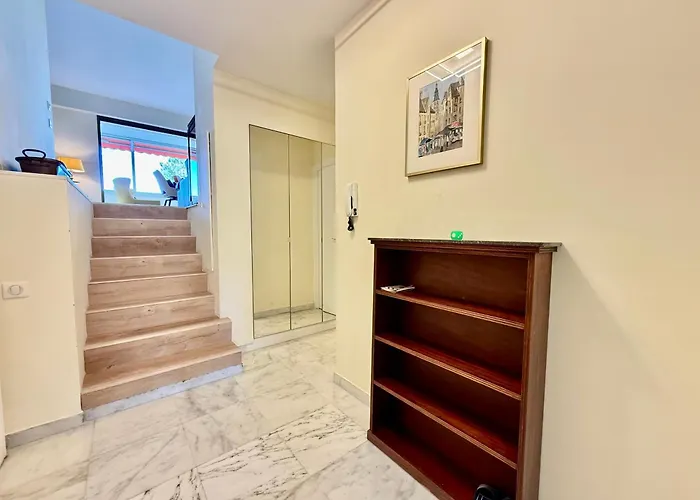 Standing - Piscine - Vue Daire Antibes